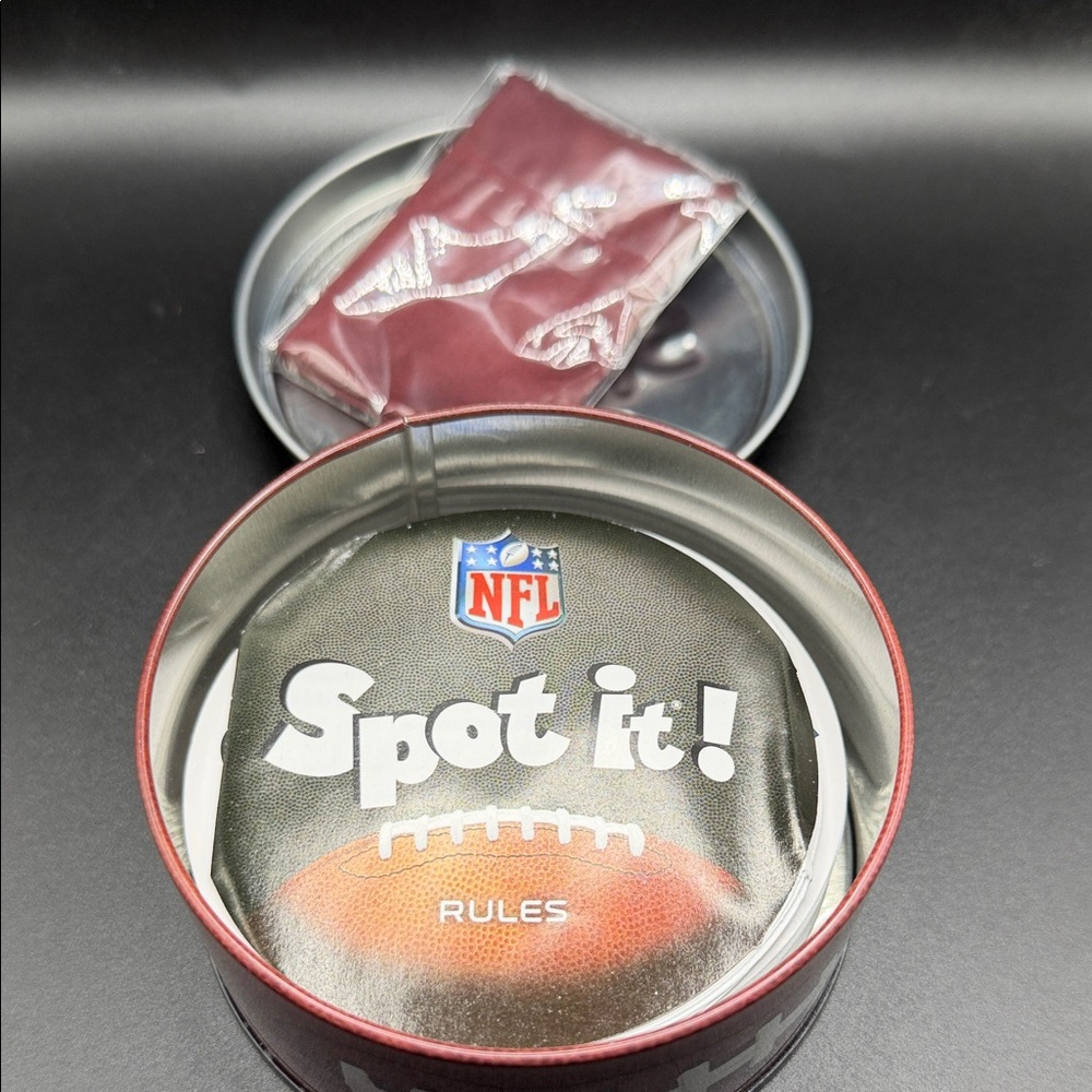 NFL Edition Spot It! Game Tin-NEW - Picture 2 of 2